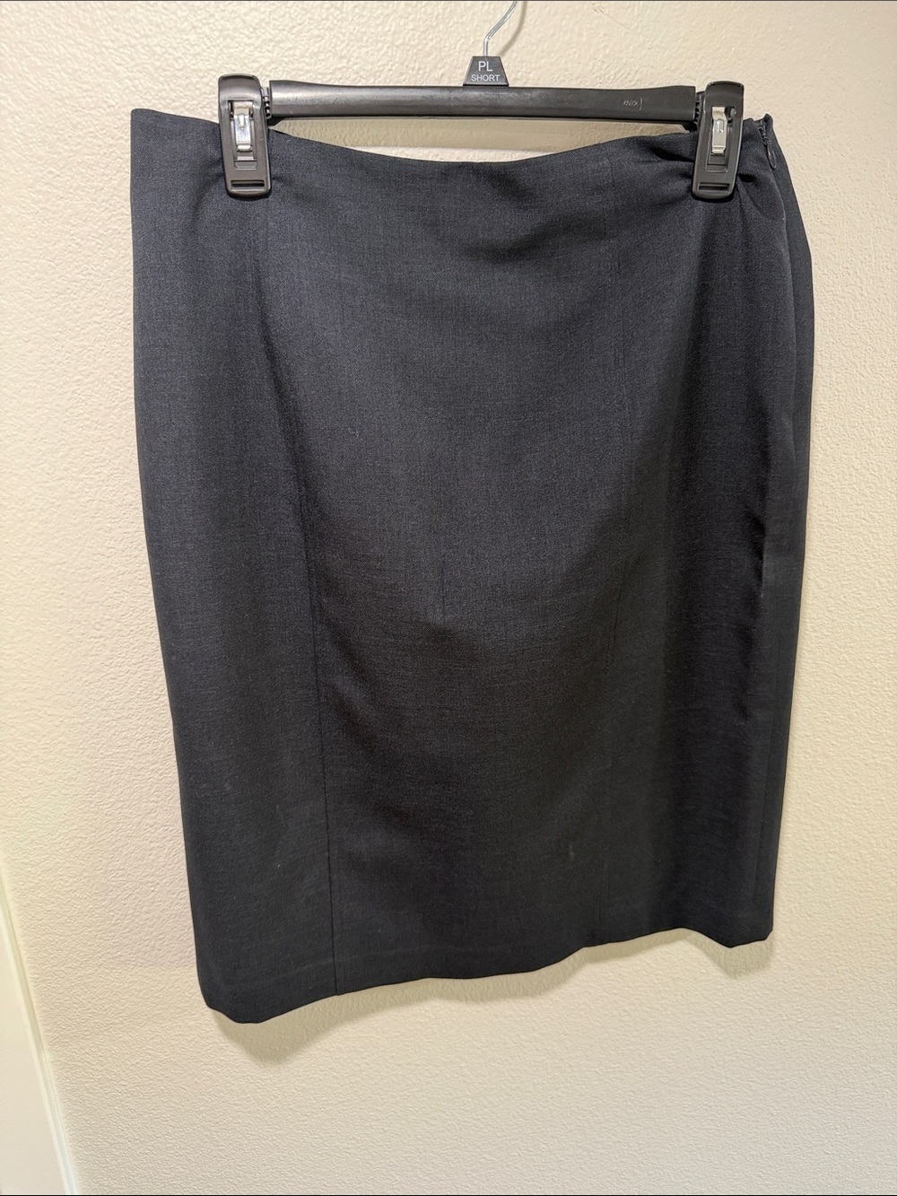 Jones Studio Black Pencil Skirt - Sleek Office Staple
